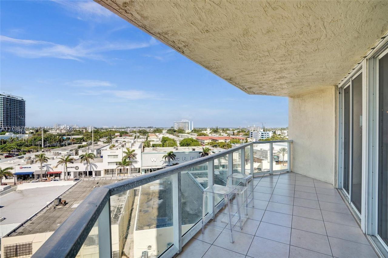 7330 Ocean Ter, Unit 8-C, Miami Beach, FL 33141 Photo