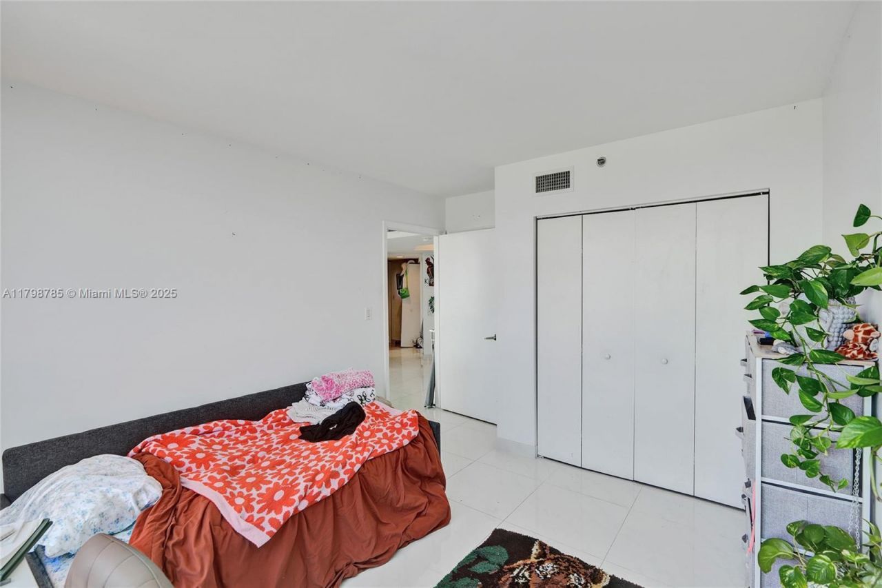 7330 Ocean Ter , Unit 8-C, Miami Beach, FL 33141 Photo