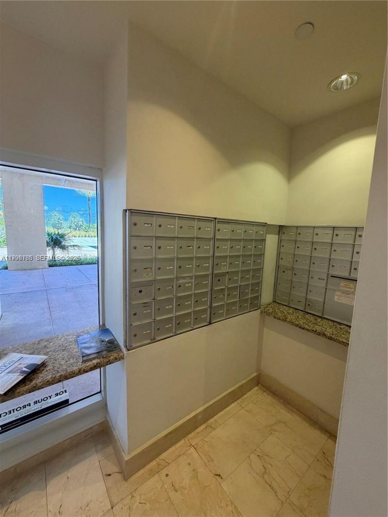 7330 Ocean Ter, Unit 8-C, Miami Beach, FL 33141 Photo