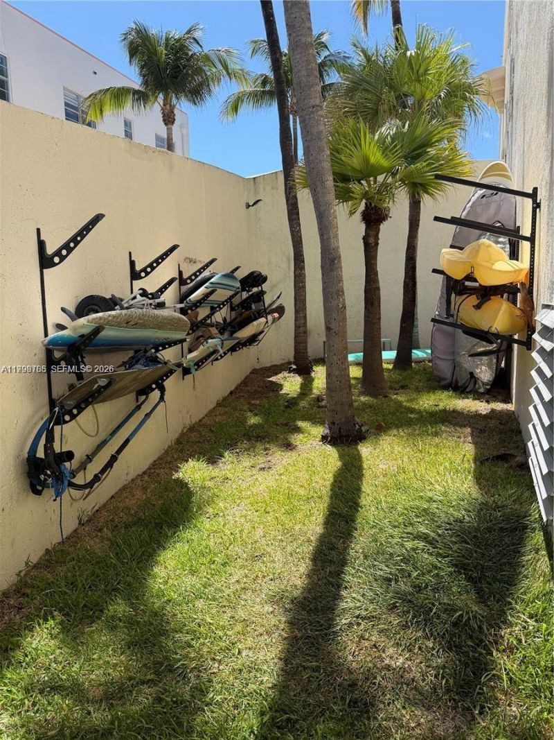 7330 Ocean Ter, Unit 8-C, Miami Beach, FL 33141 Photo