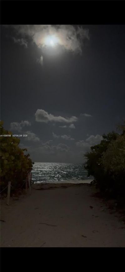 7330 Ocean Ter, Unit 8-C, Miami Beach, FL 33141 Photo