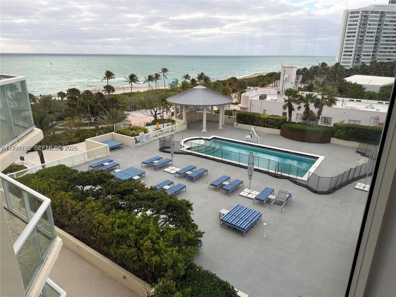 7330 Ocean Ter, Unit 8-C, Miami Beach, FL 33141 Photo