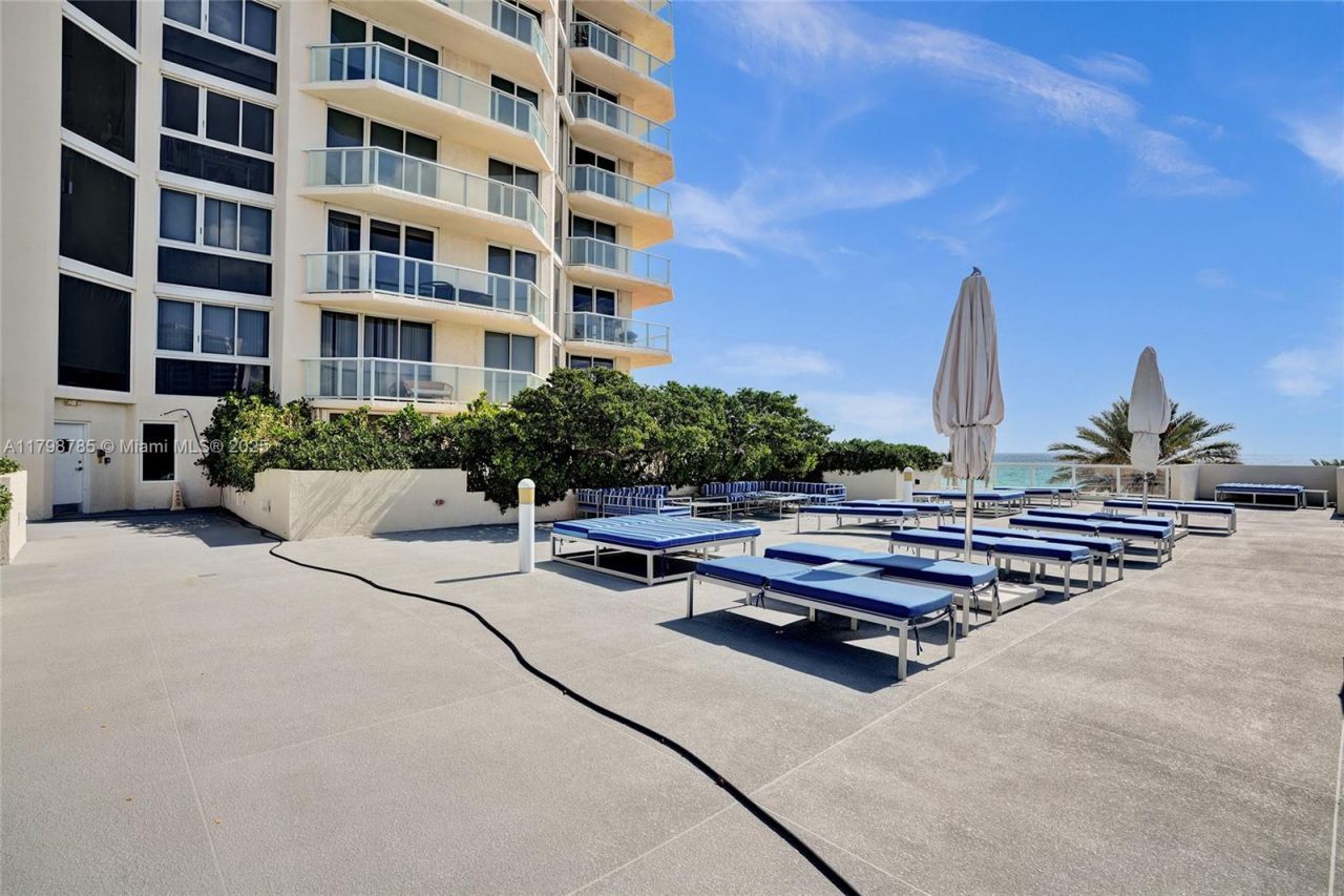7330 Ocean Ter , Unit 8-C, Miami Beach, FL 33141 Photo