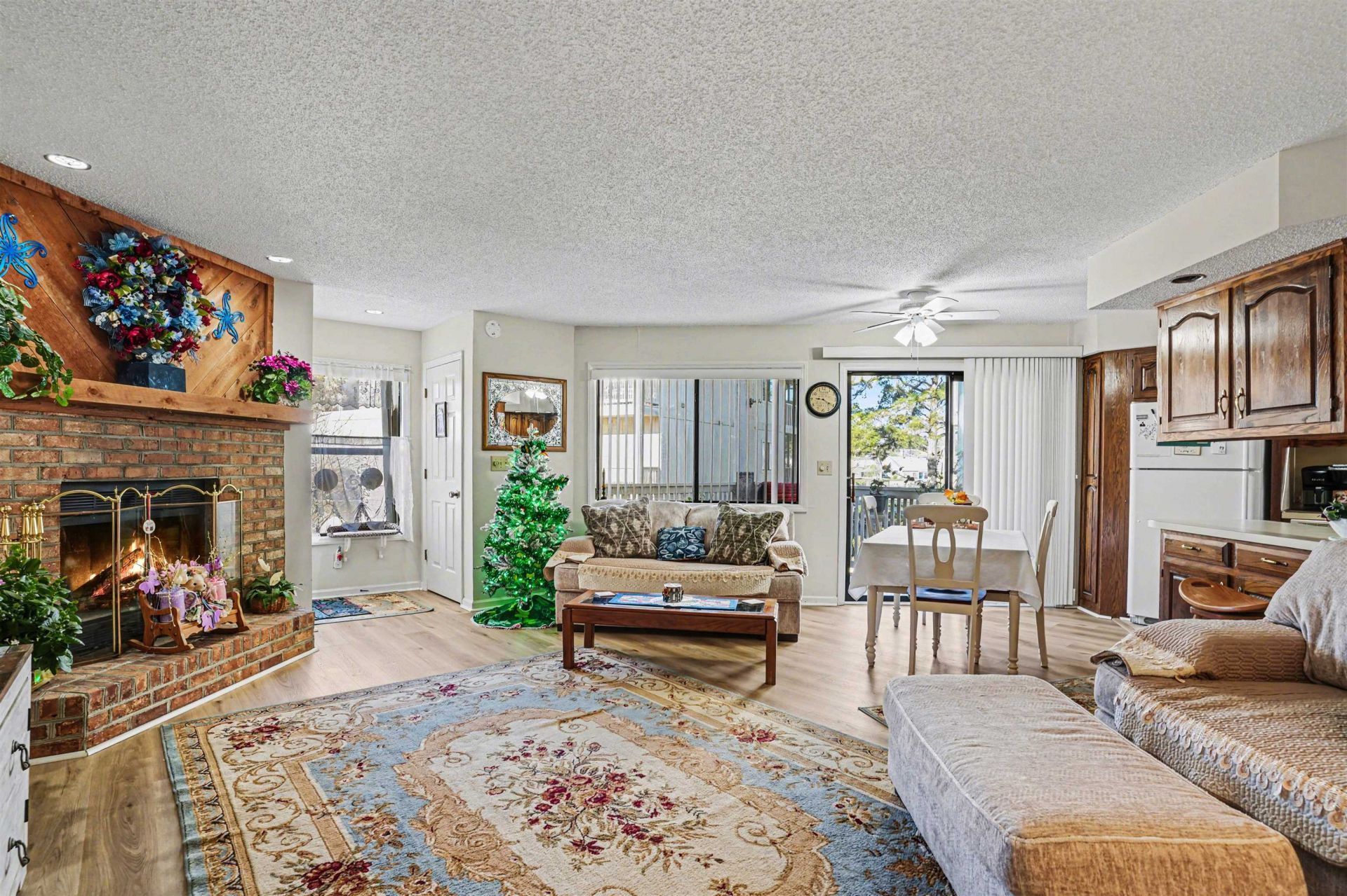 4242 Pinehurst Circle  Photo 4