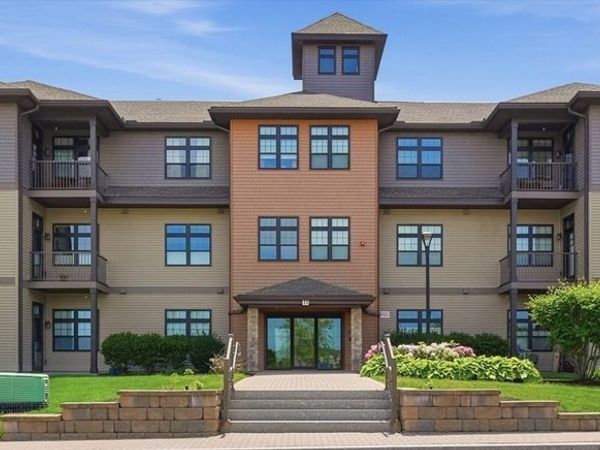 11 Executive Drive, Unit 113, Stoneham, MA 02180