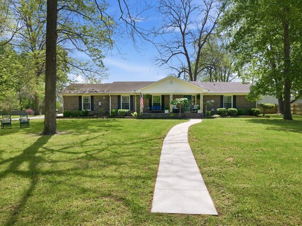 100 April Ln , Shelbyville, TN 37160