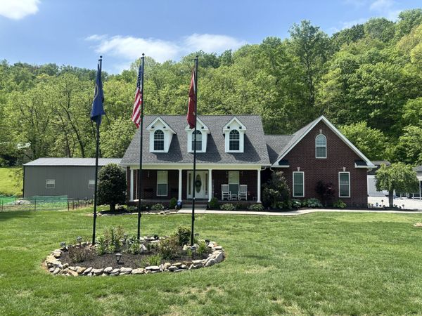 454 Campbell Hollow Rd , Bethpage, TN 37022