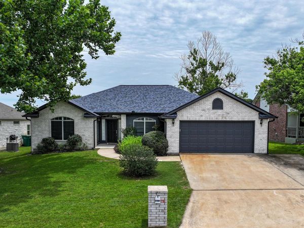 408 Spyglass ST, Meadowlakes, TX 78654