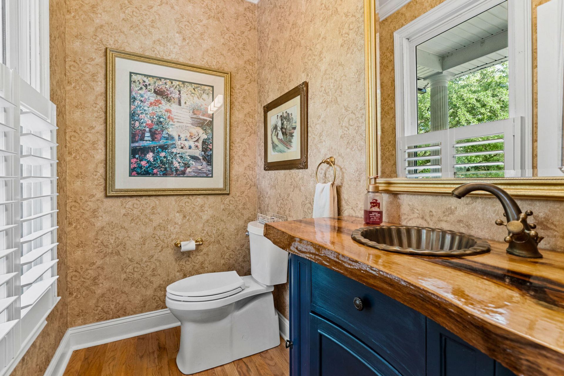 2453 Vaucluse Road Photo 9