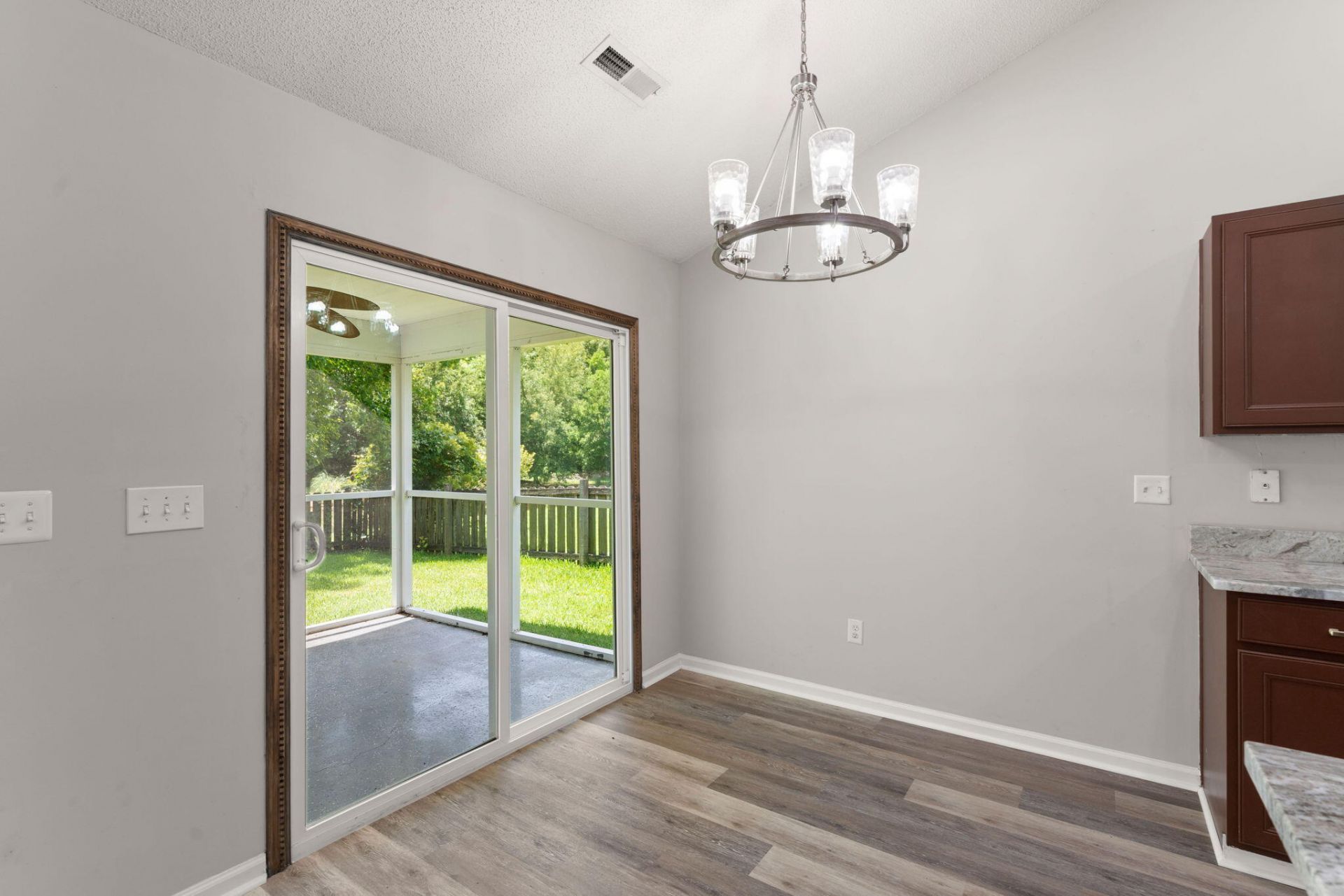 225 Border Road Photo 11