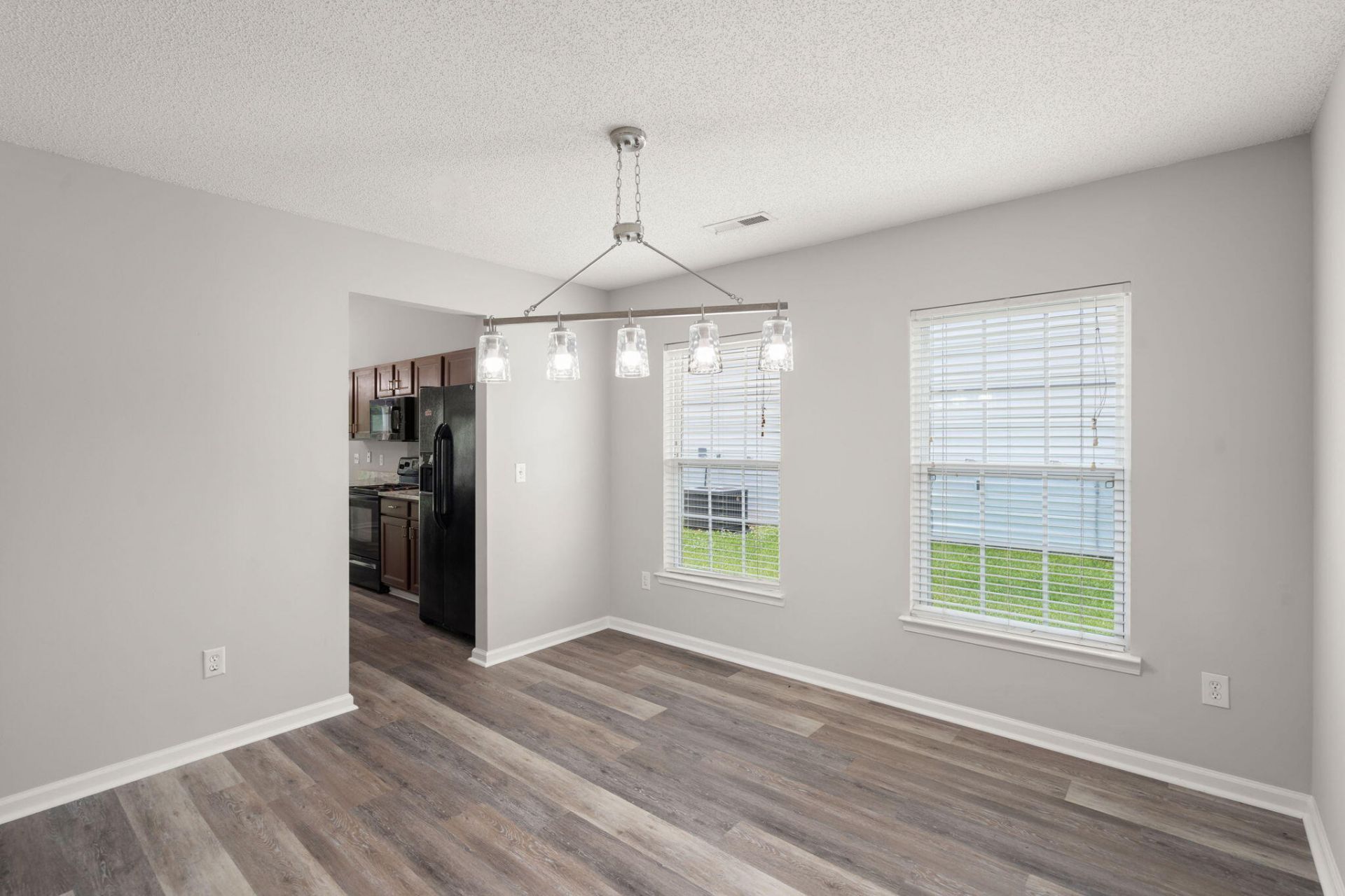 225 Border Road Photo 6
