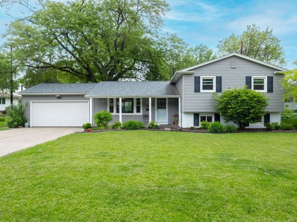 1717 Elmwood Court , Bettendorf, IA 52722