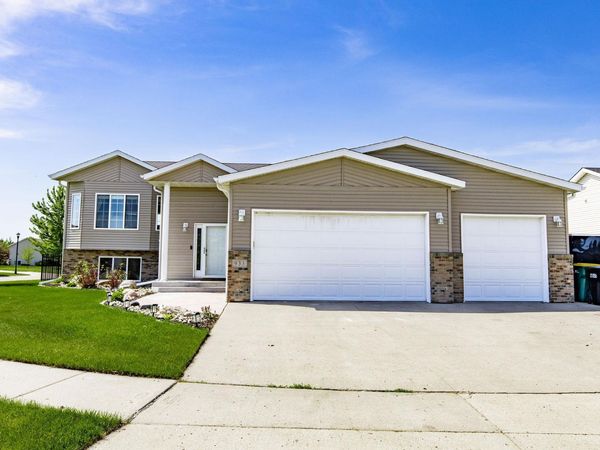 933 Westport Parkway , West Fargo, ND 58078