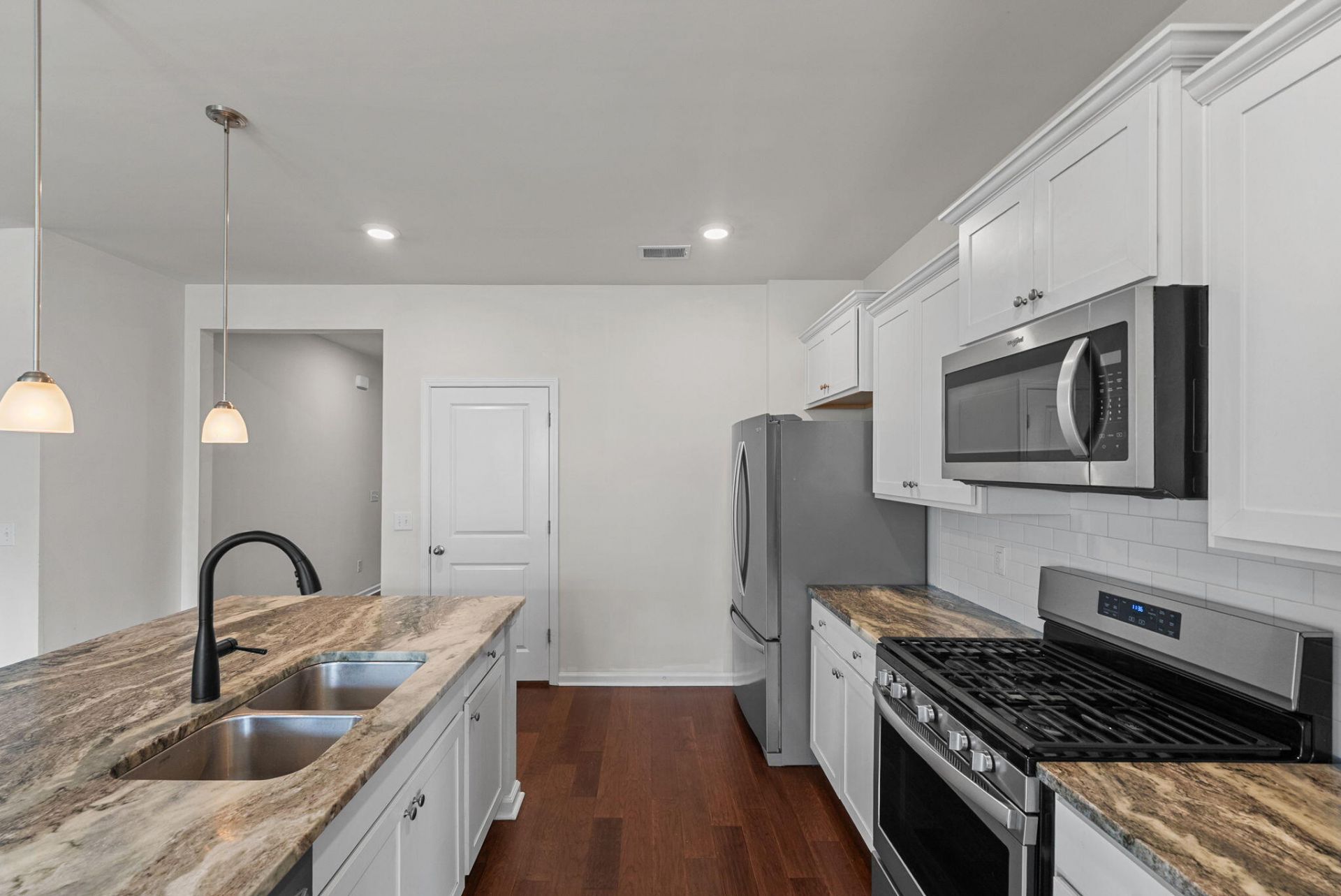 161 Greenwich Drive Photo 11