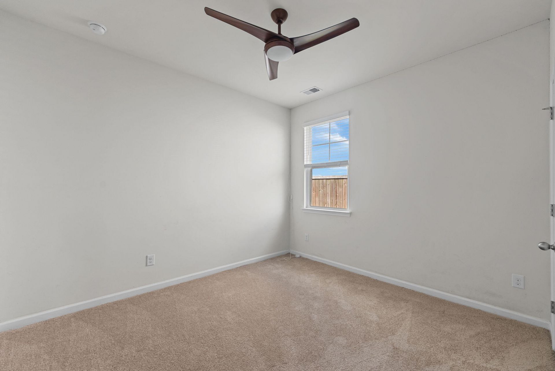 161 Greenwich Drive Photo 27