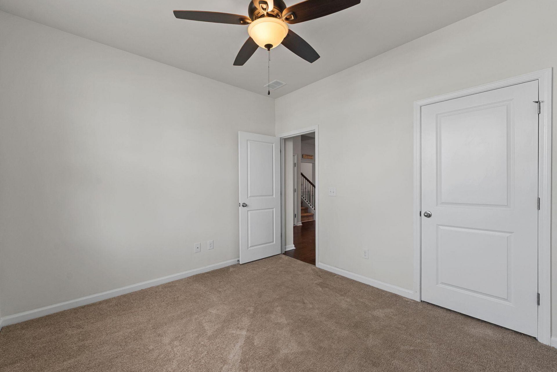 161 Greenwich Drive Photo 31