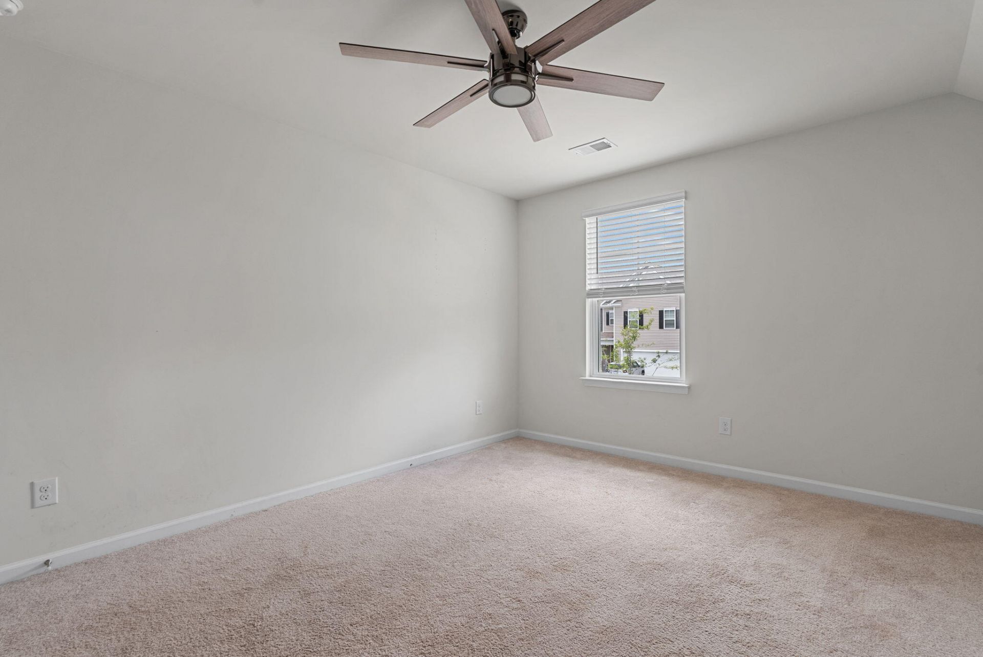 161 Greenwich Drive Photo 33