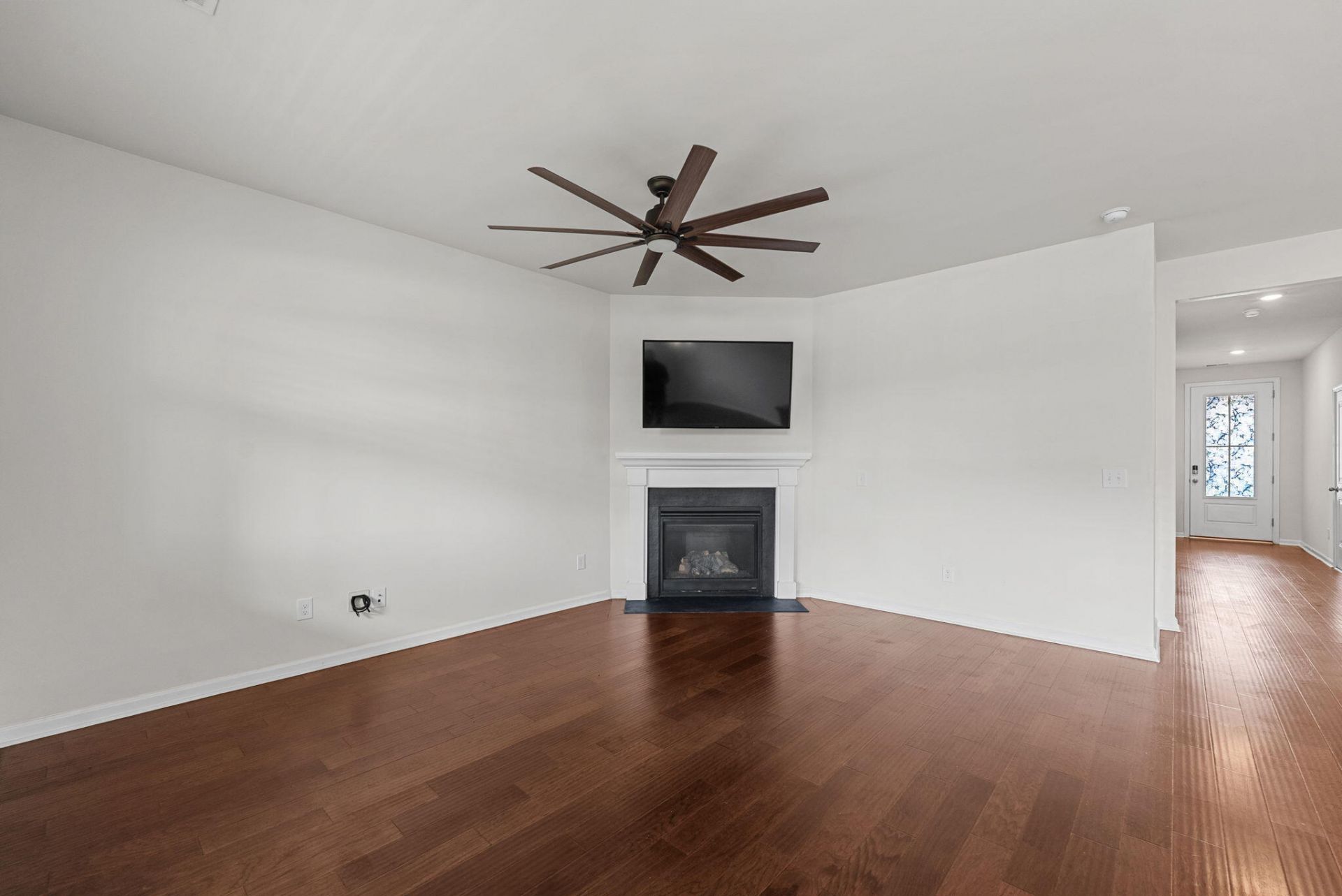 161 Greenwich Drive Photo 9