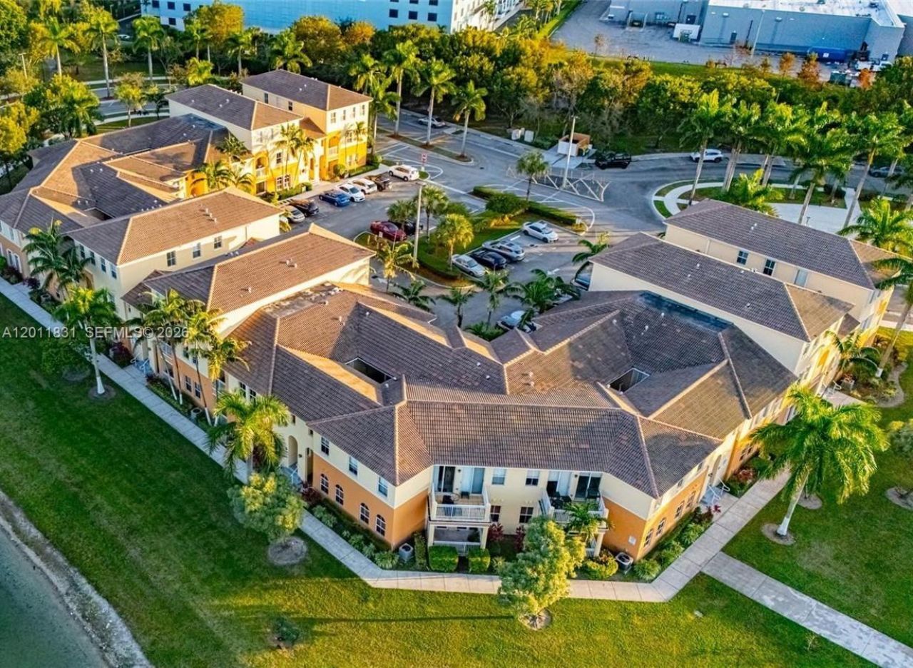 10012 NW 7th St , Unit 216, Miami, FL 33172 Photo