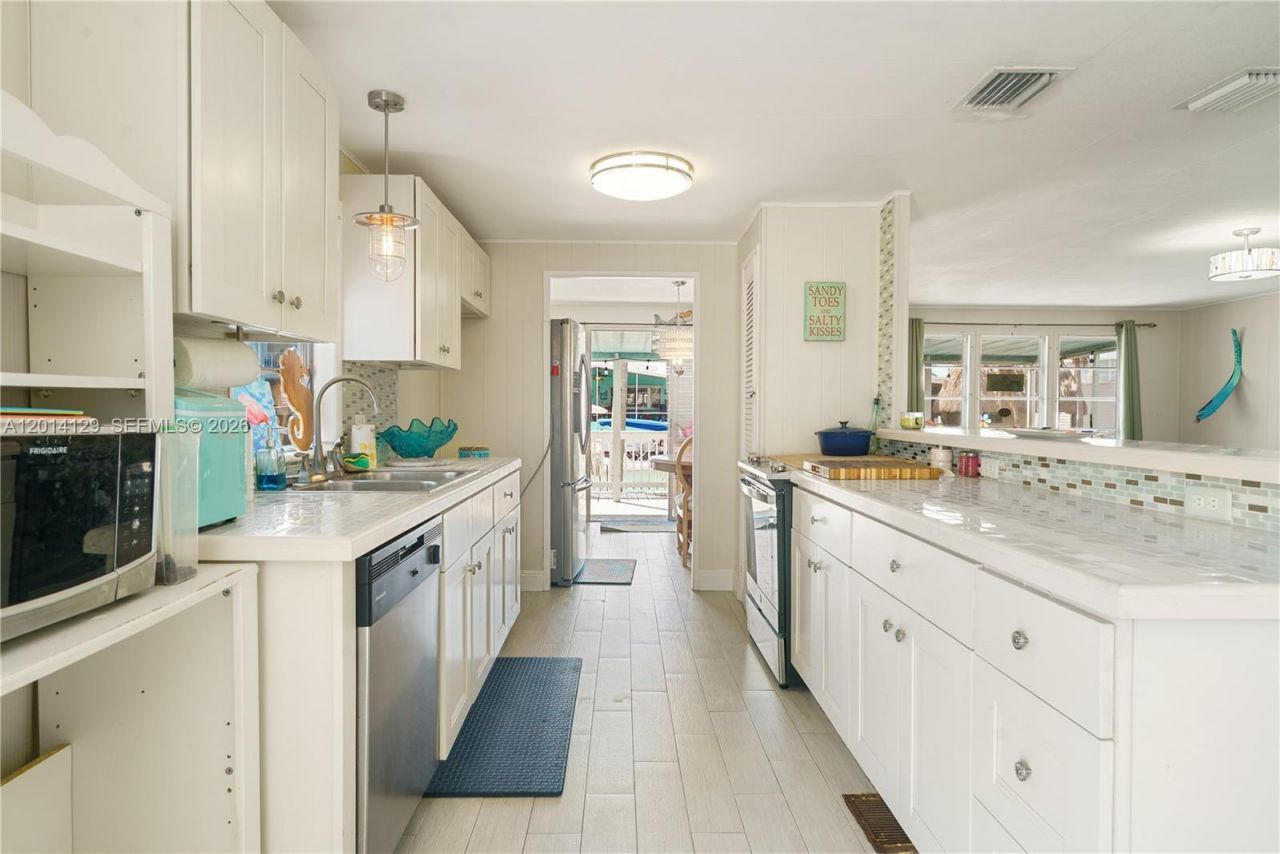 205 Humpty Dumpty Dr , Key Largo, FL 33037 Photo