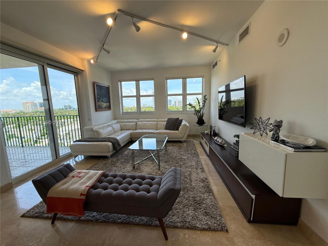 19900 E Country Club Dr , Unit 804, Aventura, FL 33180 Photo