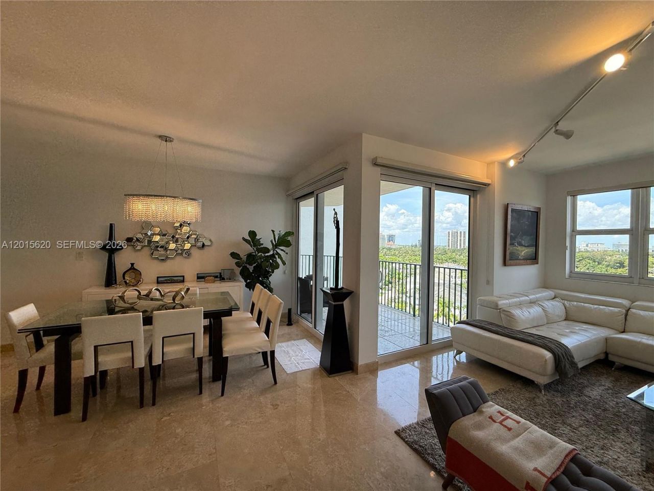 19900 E Country Club Dr , Unit 804, Aventura, FL 33180 Photo