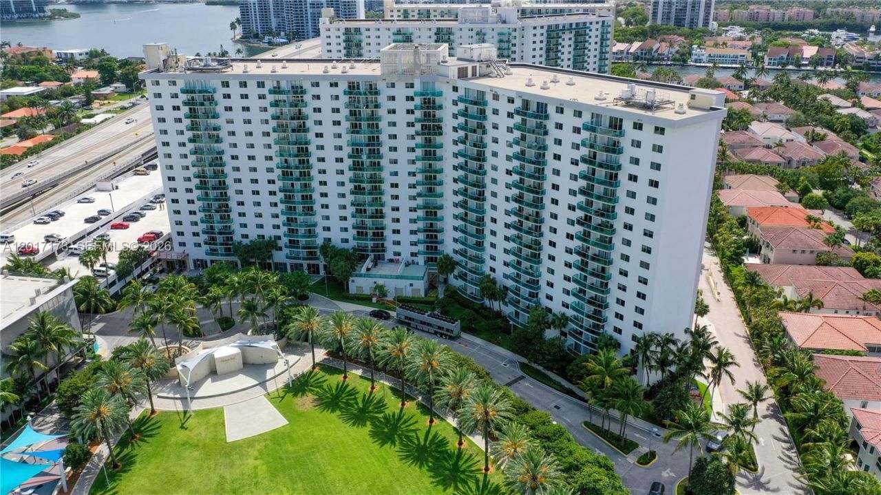 19370 Collins Ave , Unit 621, Sunny Isles Beach, FL 33160 Photo