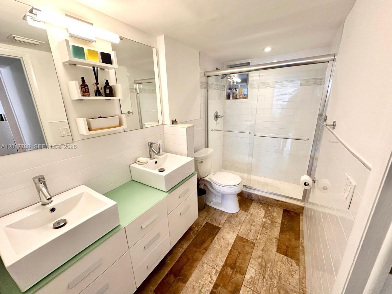 1674 Bay Rd, Unit 302, Miami Beach, FL 33139 Photo