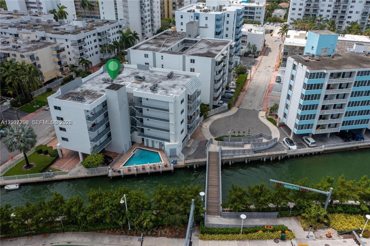 1674 Bay Rd, Unit 302, Miami Beach, FL 33139 Photo