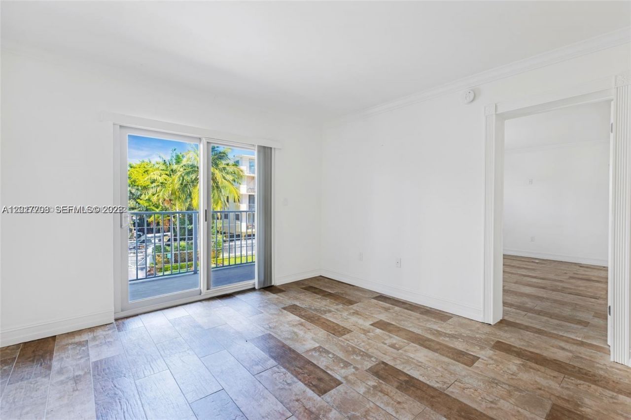 1674 Bay Rd, Unit 302, Miami Beach, FL 33139 Photo