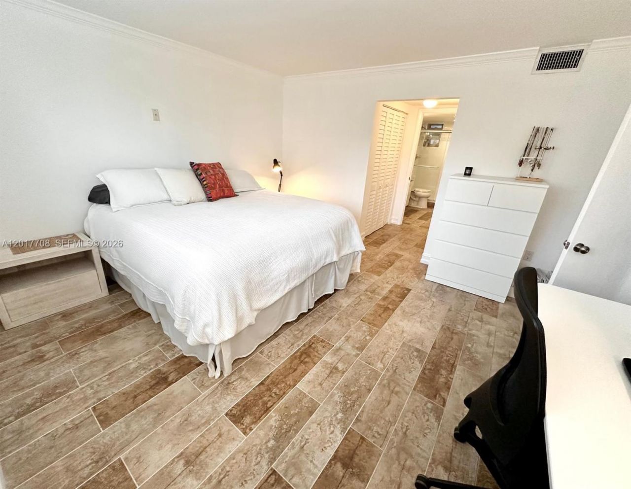 1674 Bay Rd, Unit 302, Miami Beach, FL 33139 Photo