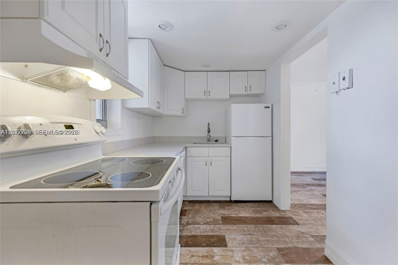 1674 Bay Rd, Unit 302, Miami Beach, FL 33139 Photo
