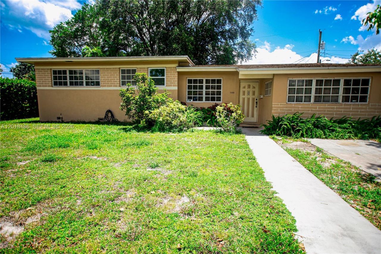 1100 NE 160th Ter , North Miami Beach, FL 33162 Photo