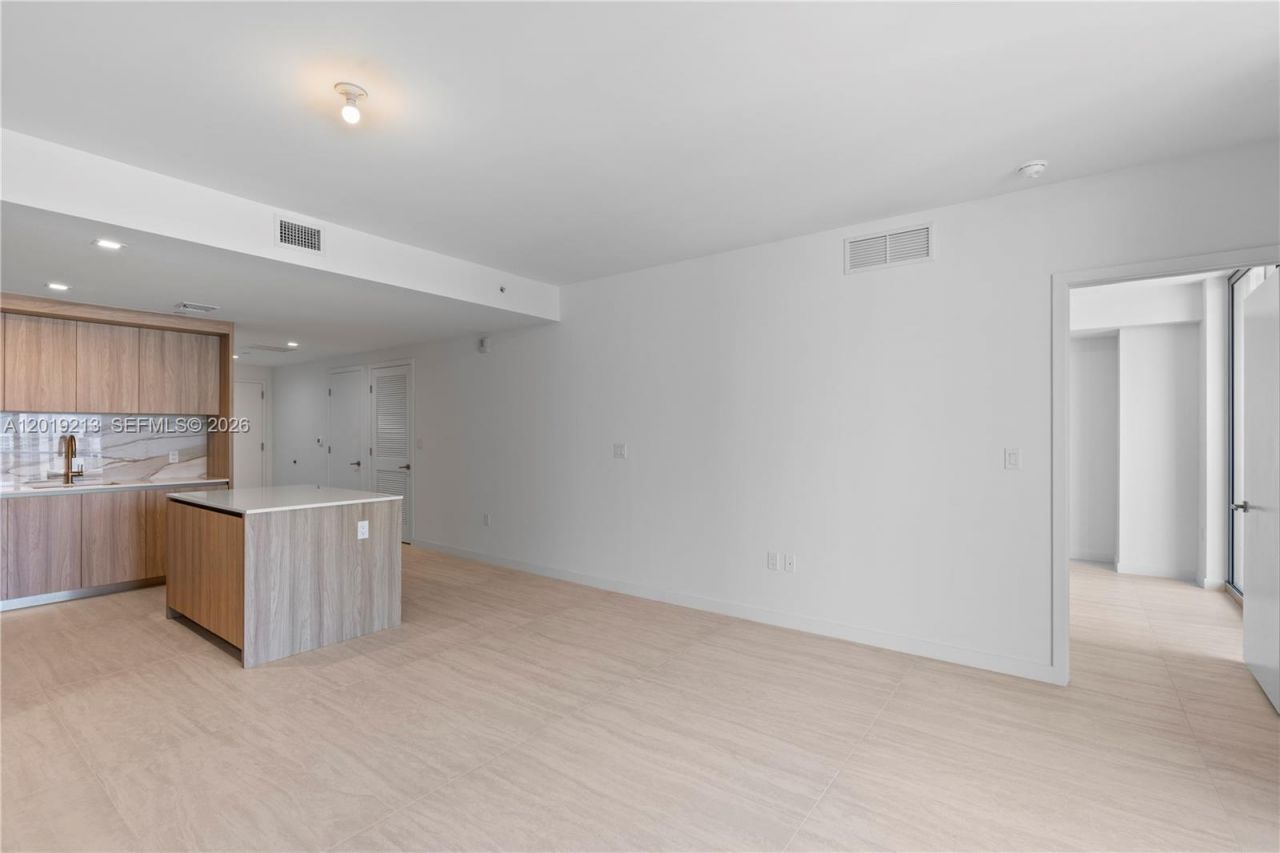 77 SE 5 , Unit 3702, Miami, FL 33131 Photo