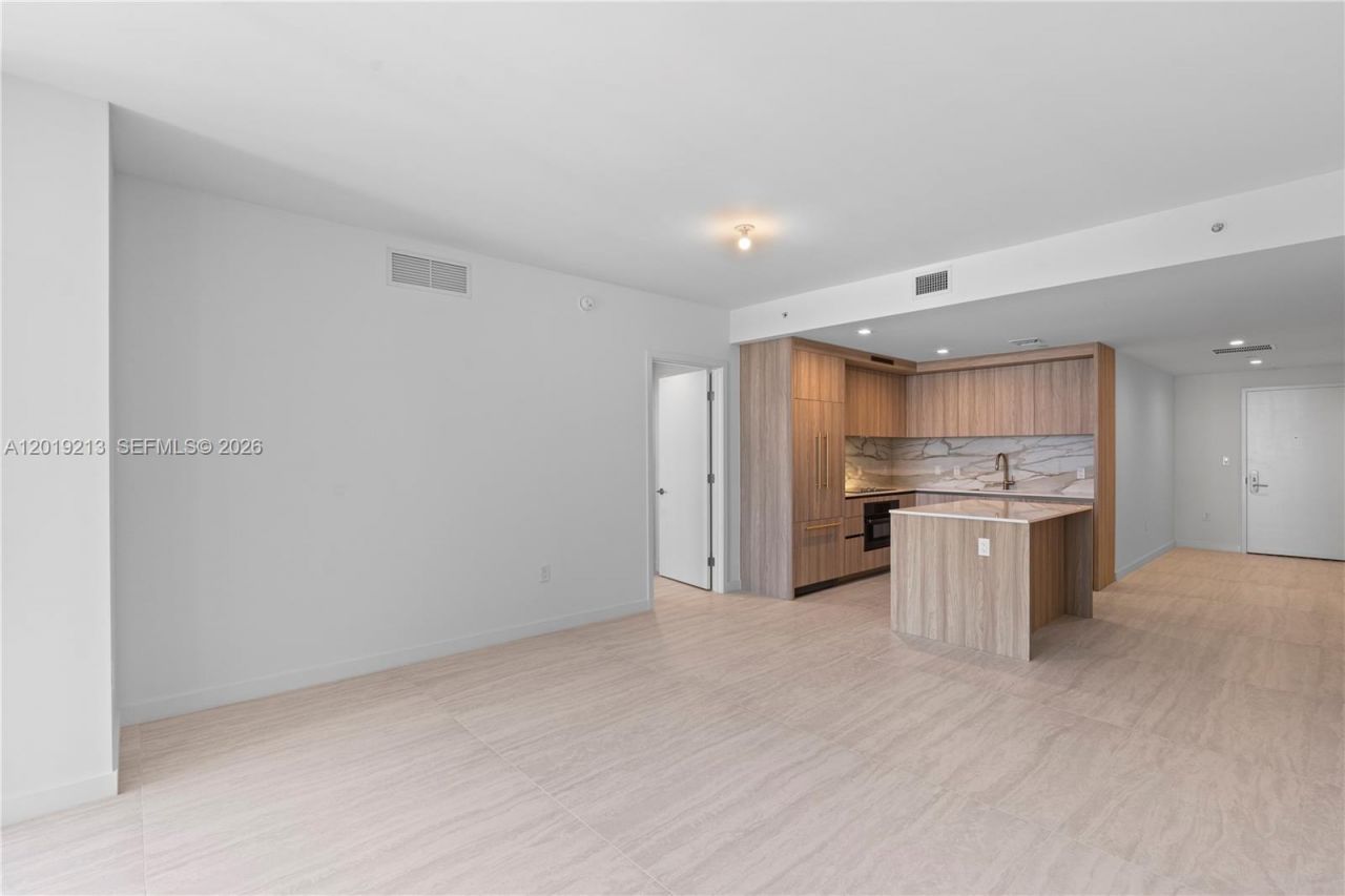 77 SE 5 , Unit 3702, Miami, FL 33131 Photo