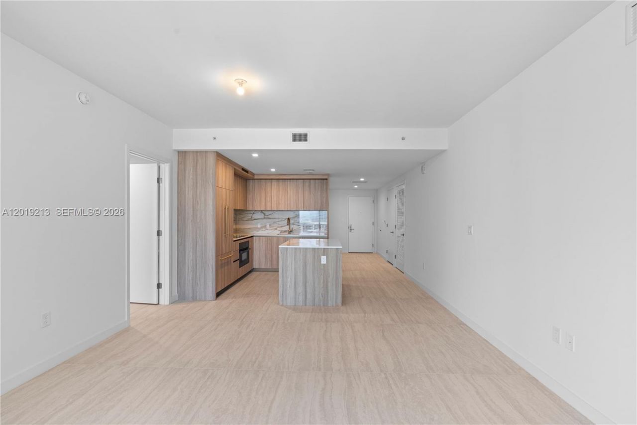 77 SE 5 , Unit 3702, Miami, FL 33131 Photo