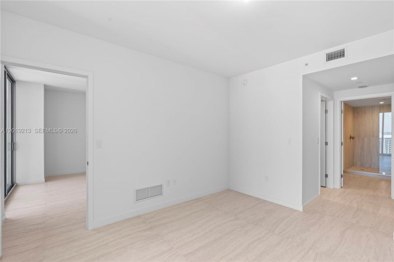 77 SE 5 , Unit 3702, Miami, FL 33131 Photo