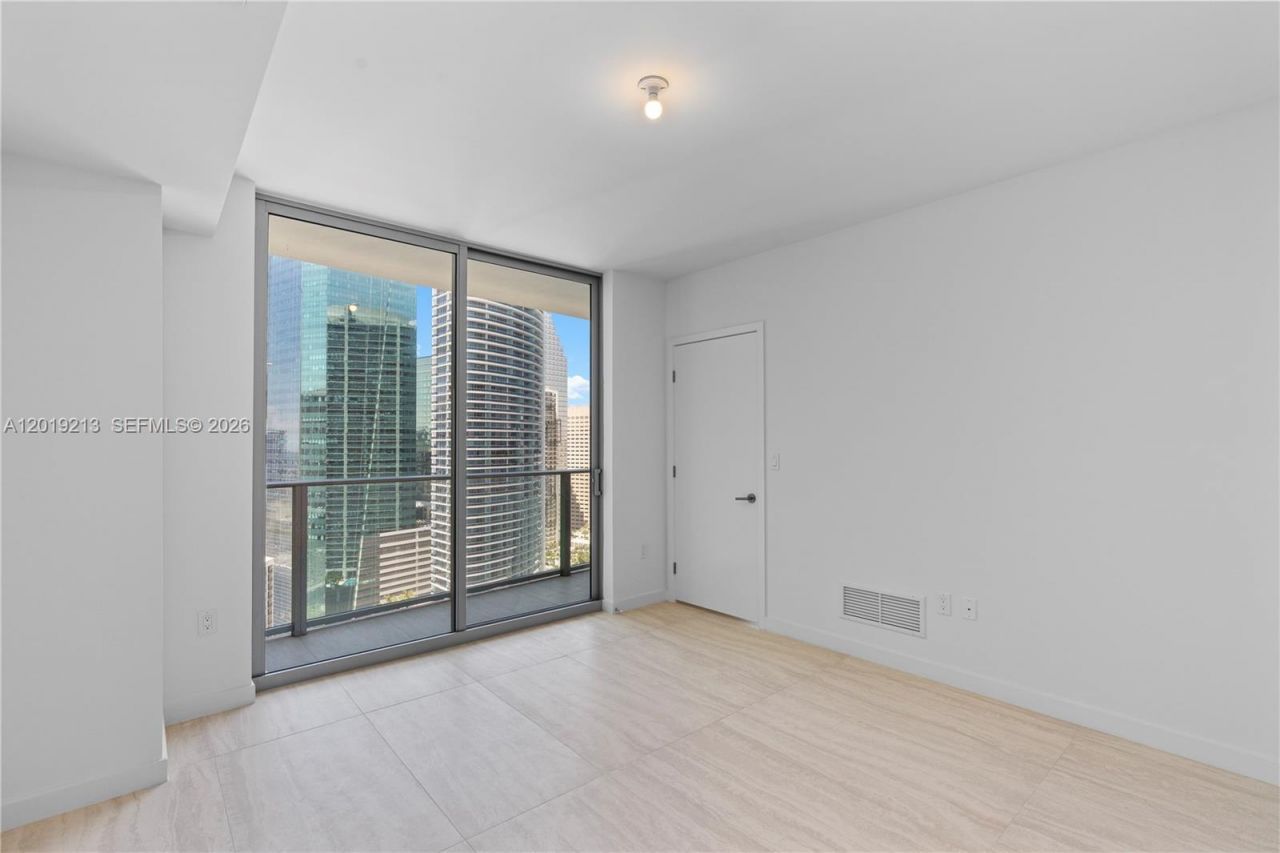 77 SE 5 , Unit 3702, Miami, FL 33131 Photo