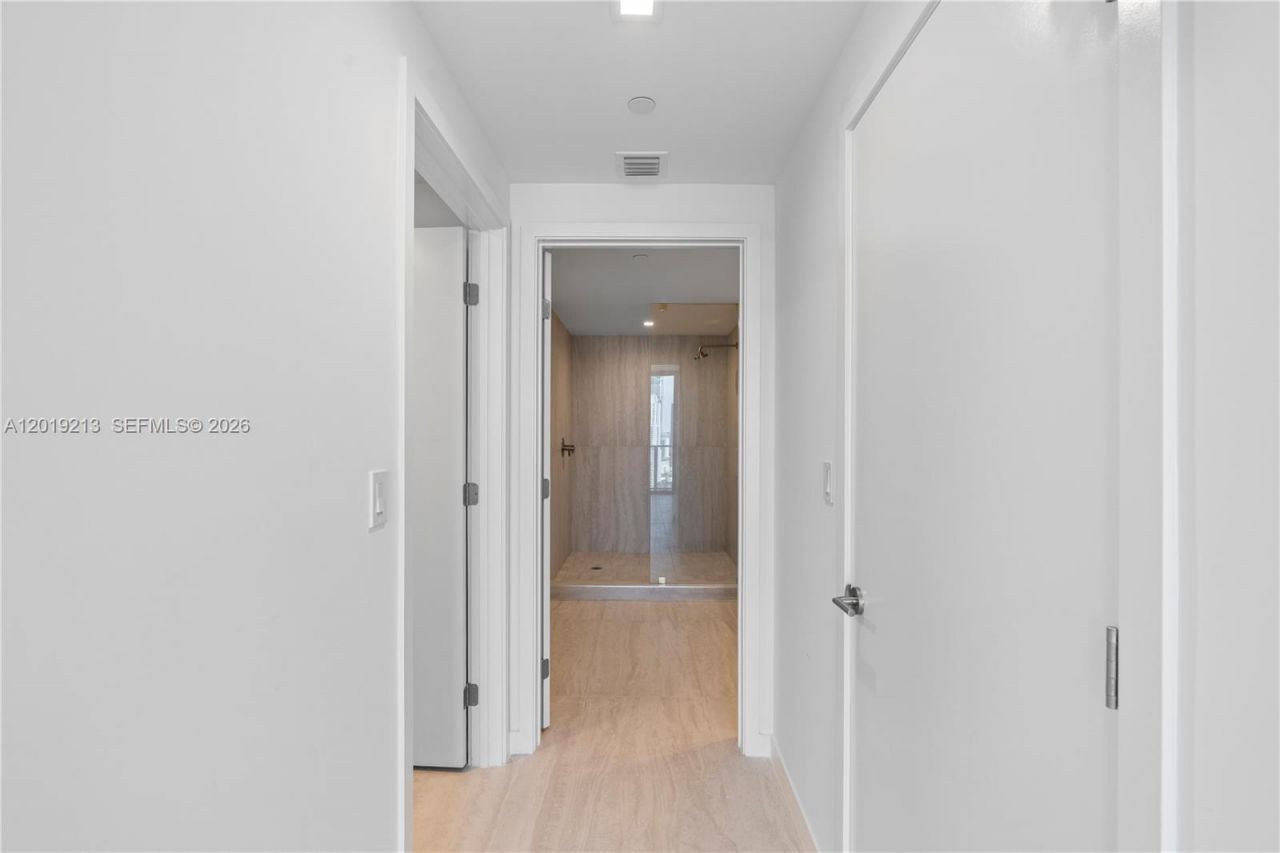 77 SE 5 , Unit 3702, Miami, FL 33131 Photo