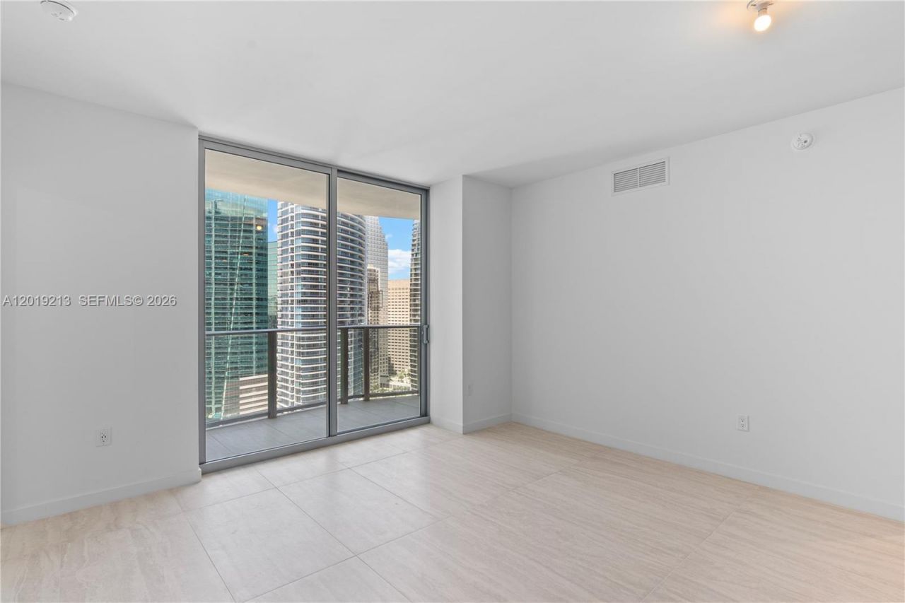 77 SE 5 , Unit 3702, Miami, FL 33131 Photo