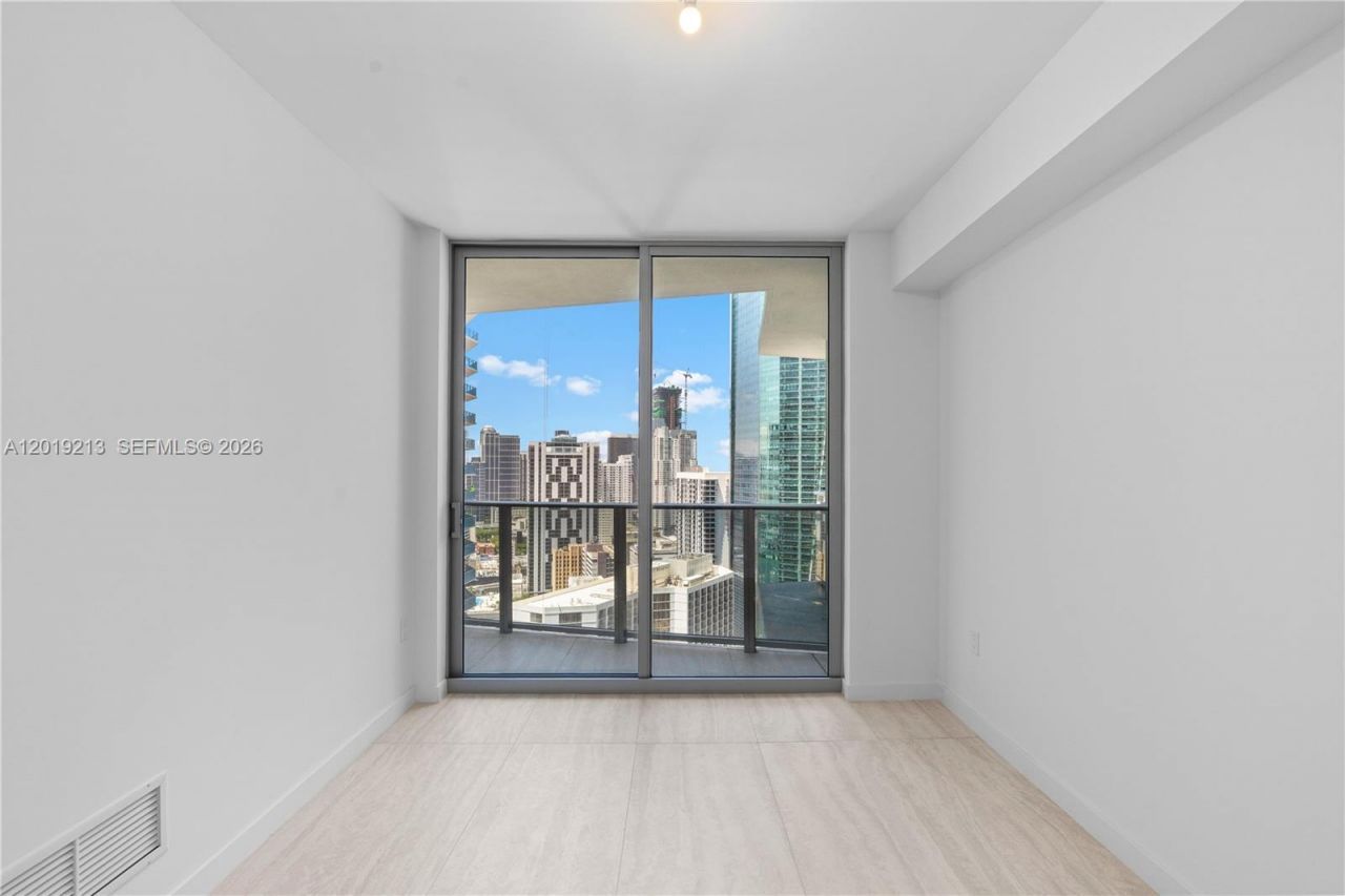 77 SE 5 , Unit 3702, Miami, FL 33131 Photo