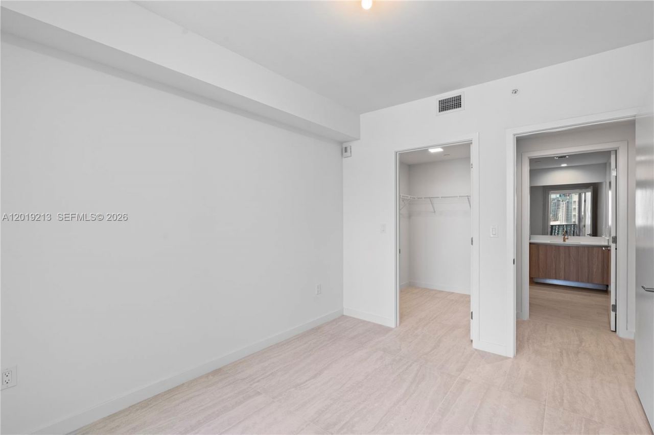 77 SE 5 , Unit 3702, Miami, FL 33131 Photo