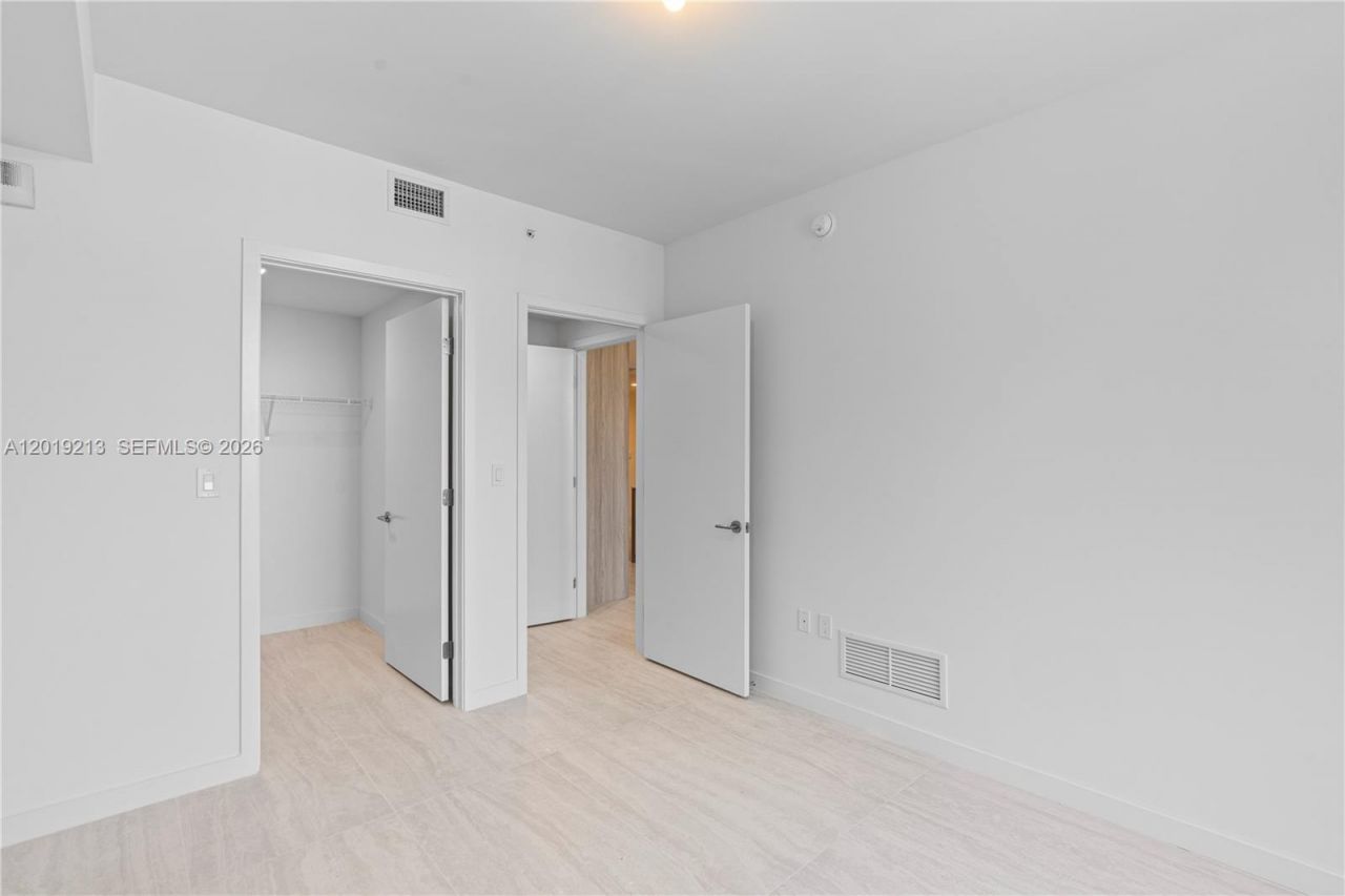 77 SE 5 , Unit 3702, Miami, FL 33131 Photo