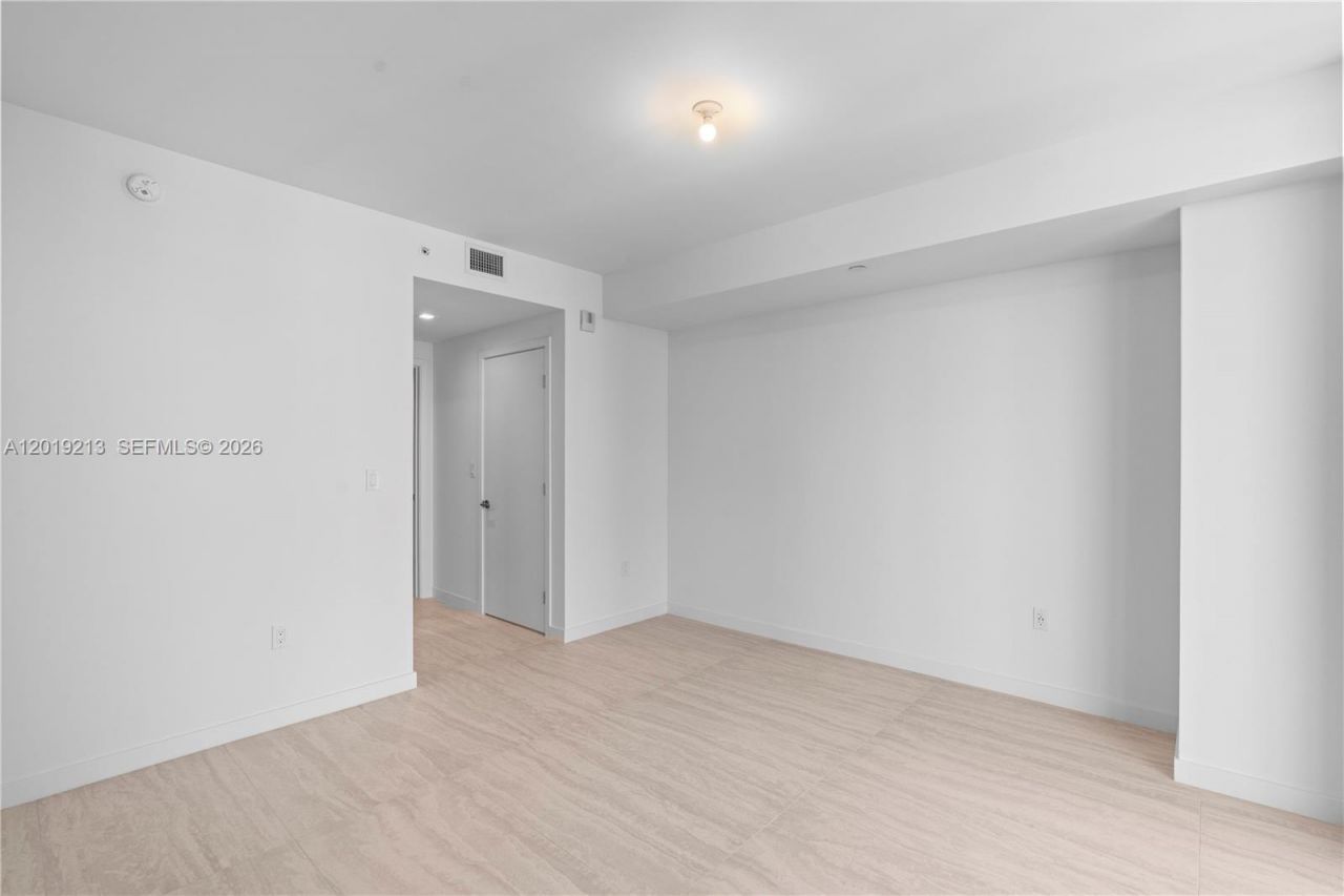 77 SE 5 , Unit 3702, Miami, FL 33131 Photo