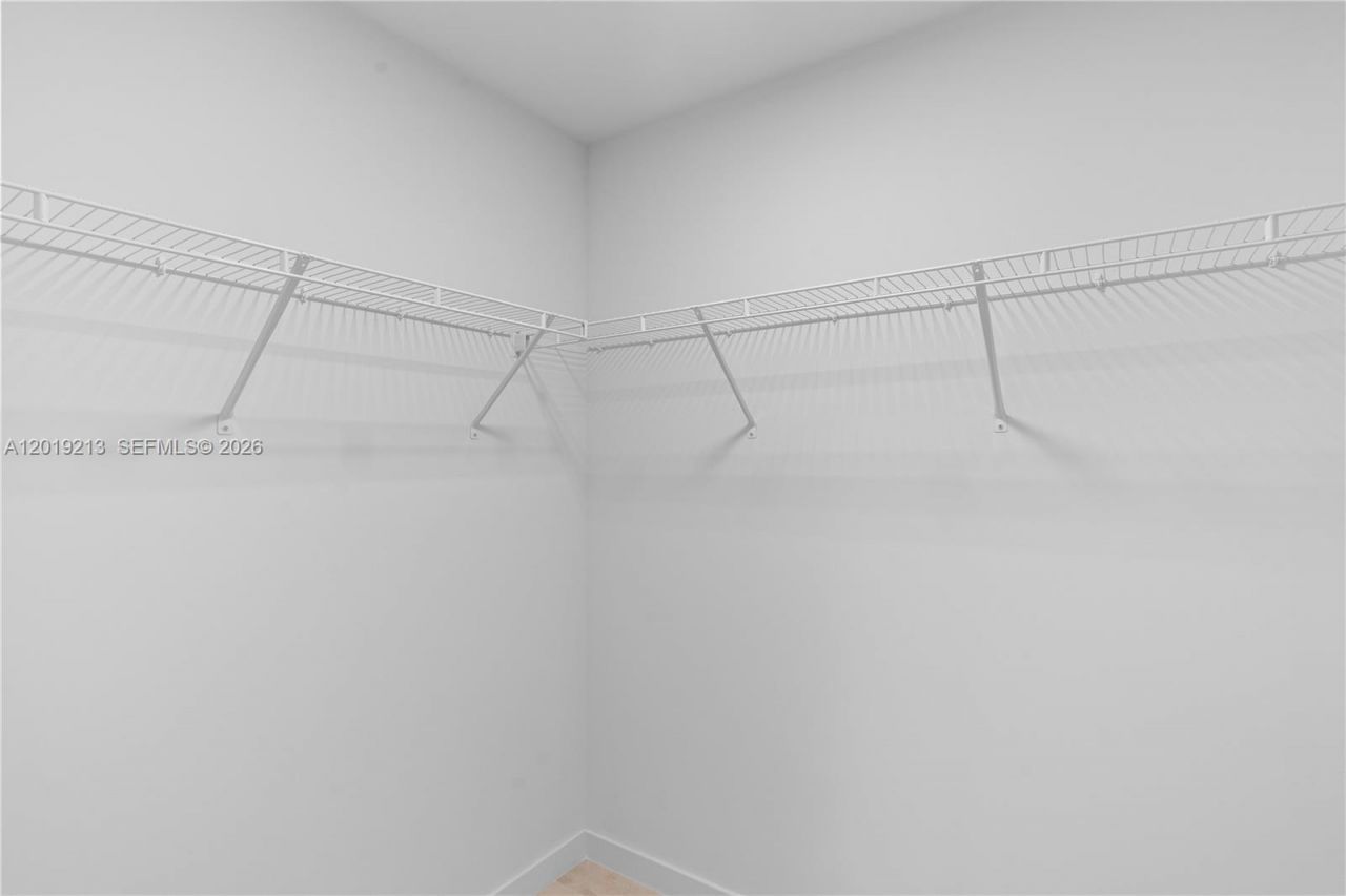 77 SE 5 , Unit 3702, Miami, FL 33131 Photo