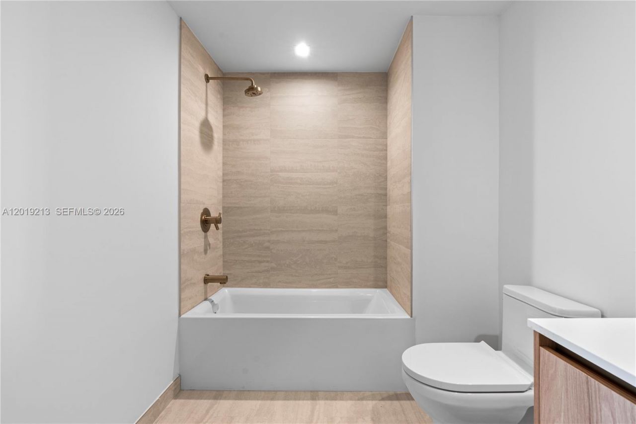 77 SE 5 , Unit 3702, Miami, FL 33131 Photo