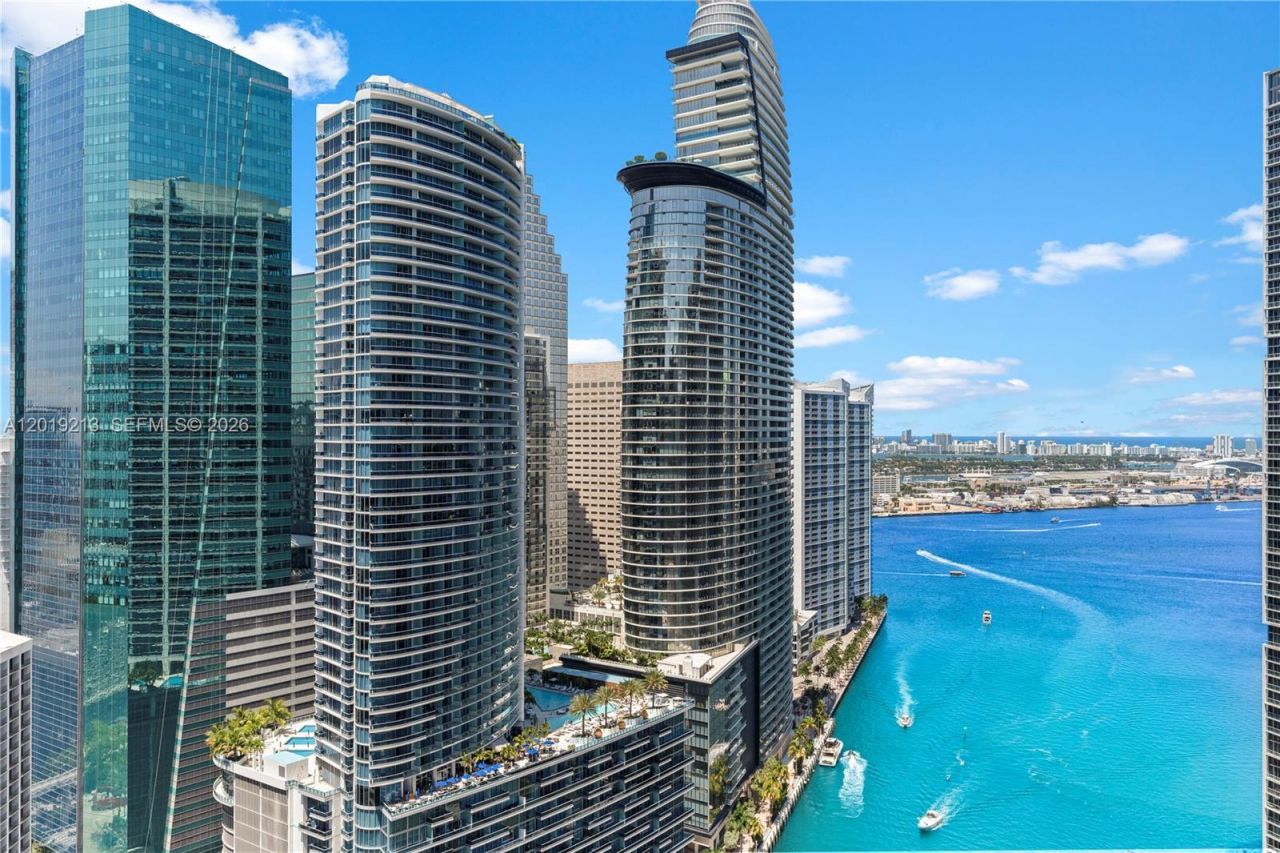 77 SE 5 , Unit 3702, Miami, FL 33131 Photo