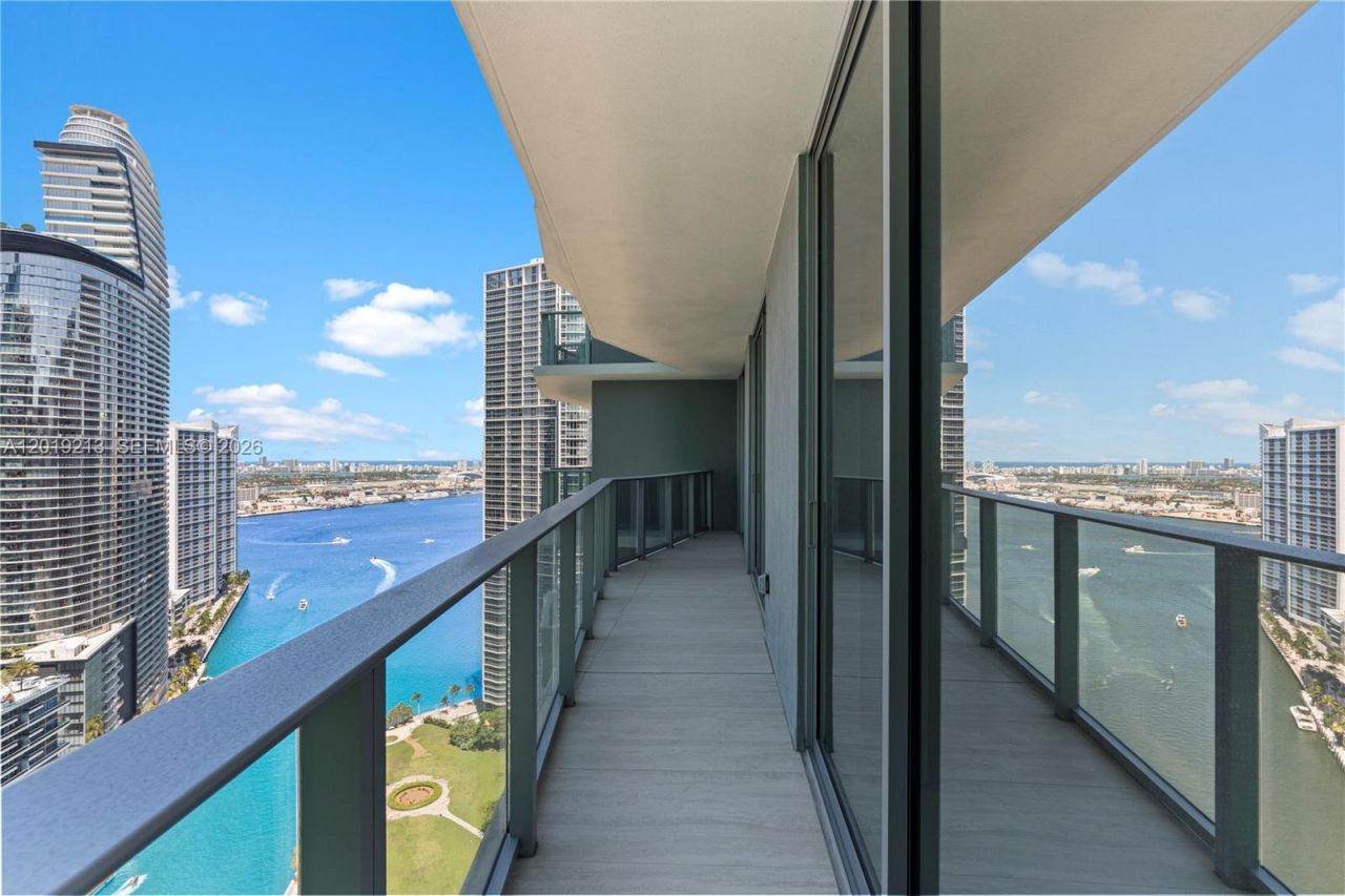 77 SE 5 , Unit 3702, Miami, FL 33131 Photo