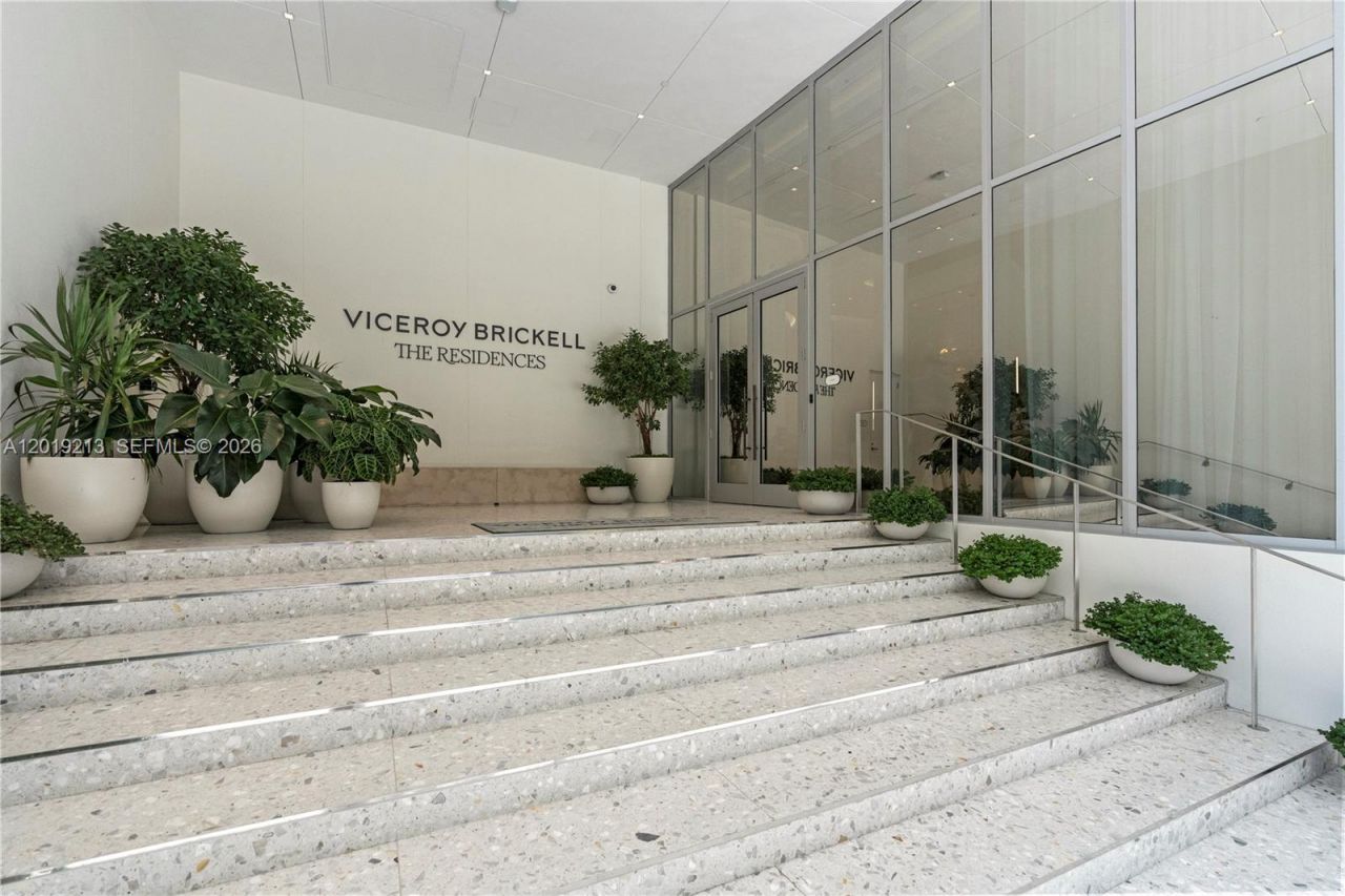 77 SE 5 , Unit 3702, Miami, FL 33131 Photo