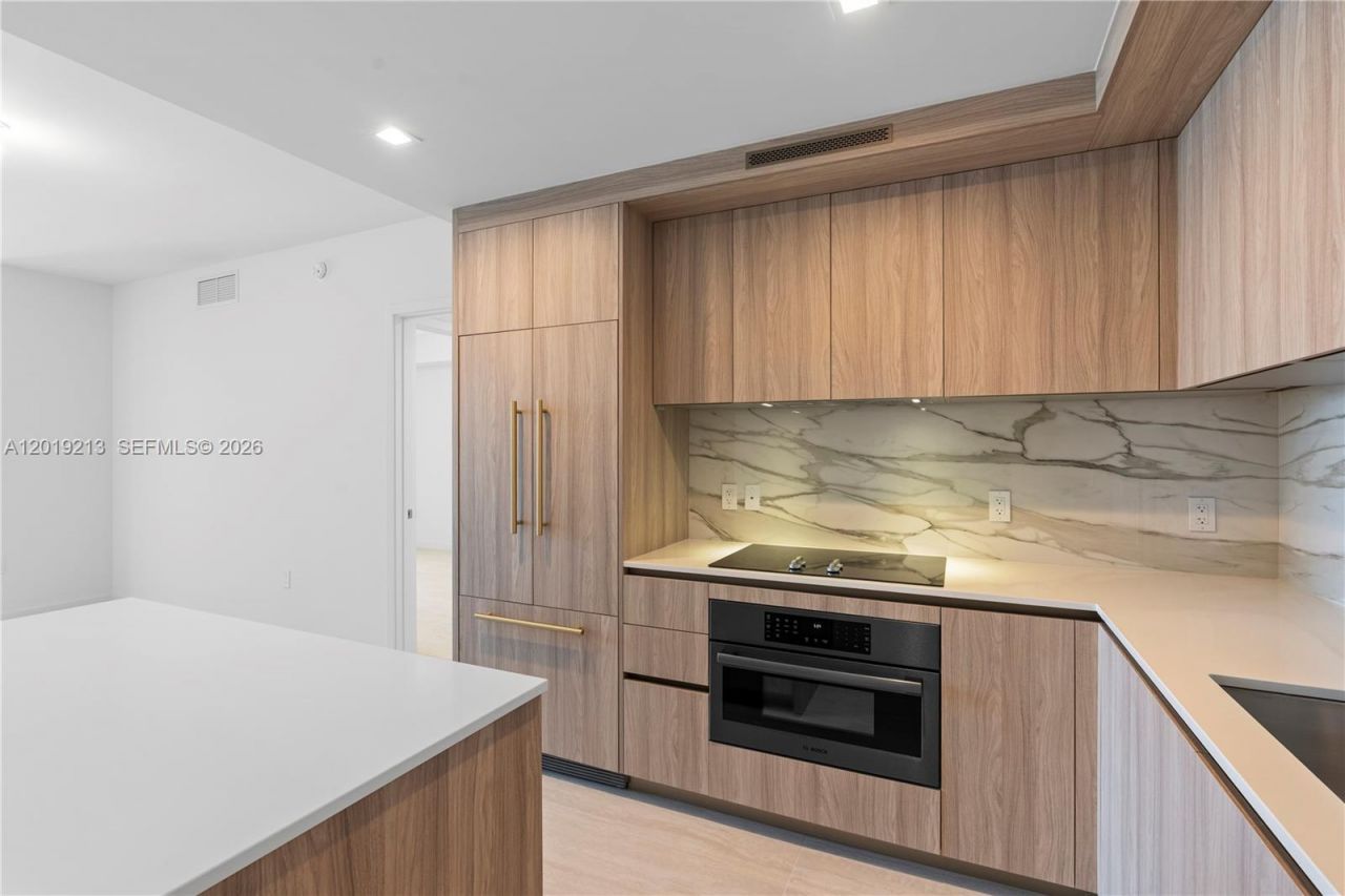 77 SE 5 , Unit 3702, Miami, FL 33131 Photo